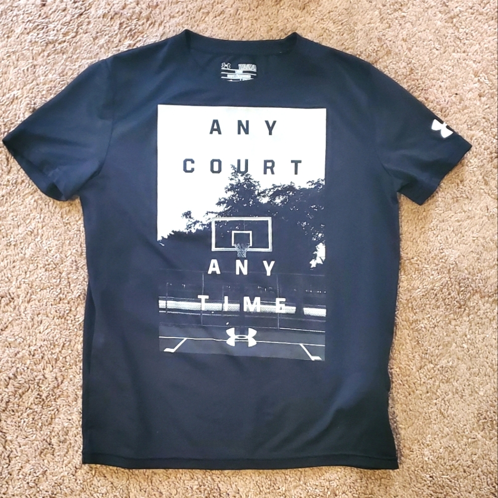 UNDER ARMOUR BOYS SHIRT. SIZE MED. BLACK.